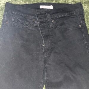 Black Levi’s Straight Leg Shaping Jeans / size 5 (27)